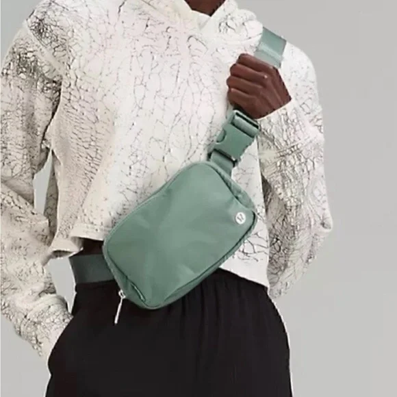 lululemon athletica Green Belt Bag - Picture 4 of 6
